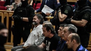 Τηλεφώνημα για βόμβα διέκοψε τη δίκη της Χρυσής Αυγής