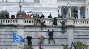 Εισβολή στο Καπιτώλιο: Βαρύτατες κατηγορίες για 5 μέλη των Proud Boys