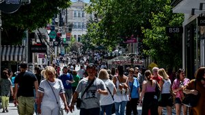 Κορωνοϊός: "Εκτοξεύτηκε" η θετικότητα στα δημοφιλή νησιά