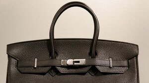 Πρωταθλητές οι νέοι της Ελλάδας στην αγορά «μαϊμούδων»