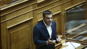 Eπίθεση Tσίπρα σε Μητσοτάκη: Η κοινωνία και ο ελληνικός λαός δεν σας αντέχουν άλλο