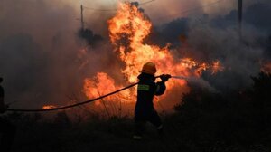 Πεντέλη: Ο αέρας δίνει την θέση του στον καύσωνα