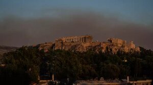 Σαρώνει τα πάντα στο πέρασμά της η φωτιά – Συγκλονιστικές οι εικόνες από τα μέτωπα