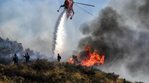 Υπό μερικό έλεγχο η φωτιά στη Νέα Ρόδα Χαλκιδικής