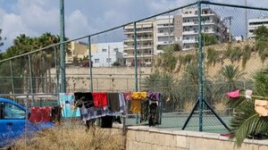 Ένας νέος "μίνι" καταυλισμός ... ξεφυτρώνει στα Ενετικά Τείχη