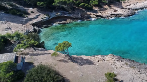  Το νησάκι του Σαρωνικού με το τιρκουάζ «μανιτάρι»