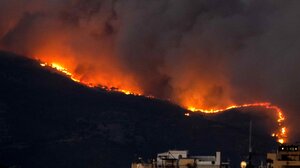 Φωτιά στην Πεντέλη: Δραματική προειδοποίηση Κολυδά