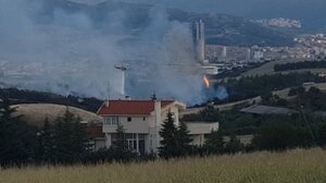 Οριοθετήθηκε η φωτιά στο Ωραιόκαστρο