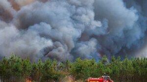 Συνεχίζεται ο πύρινος εφιάλτης στην Γαλλία