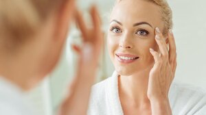 Πώς δρα το υαλουρονικό οξύ σε συνδυασμό με άλλα συστατικά