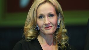 JK Rowling: Δέχεται απειλές μετά το tweet συμπαράστασης στον Σαλμάν Ρούσντι