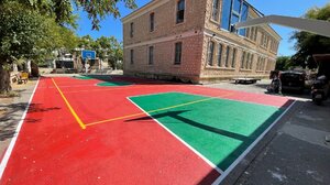 Συνεχίζονται οι εργασίες στα προαύλια των σχολείων του Δήμου Χανίων