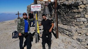 Ανέβηκε ξυπόλητος στην κορυφή του Ψηλορείτη για ένα τάμα!