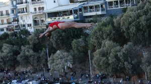 Εντυπωσιακό θέαμα στο 5ο «Agios Nikolaos Cliff Diving 2022» 