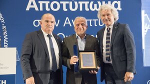 Τιμητική βράβευση από τη ΓΣΕΒΕΕ στο Γιώργο Μαρκογιαννάκη