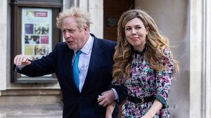 Κάρι Τζόνσον: Η πρώην «πιο ισχυρή γυναίκα στη Βρετανία» σε νέες περιπέτειες