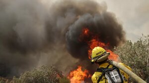 Πύρινη κόλαση στο Λος Άντζελες: Απειλούνται πάνω από 3.500 κατοικίες – Στάχτη 83.000 στρέμματα