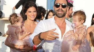 Σάκης Τανιμανίδης-Χριστίνα Μπόμπα: ΦΩΤΟ από τη βάφτιση των δίδυμων κοριτσιών τους στην Μύκονο