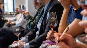 ΟιΝοτικά σημαίνει επιστροφή του Κρητικού Αμπελώνα στην Αθήνα