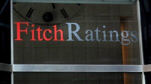 Ο Fitch υποβαθμίζει το αξιόχρεο της Γαλλίας