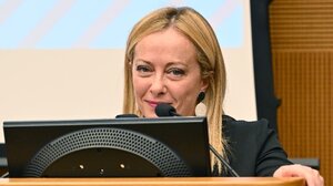 Μελόνι: «Προτεραιότητα» να τεθεί όριο στην αύξηση των τιμών ενέργειας και στην κερδοσκοπία