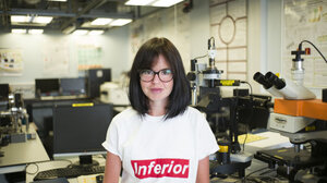 Η Βρετανίδα φυσικός Τζες Γουέιντ έχει γράψει πάνω από 1.750 σελίδες Wikipedia για γυναίκες επιστήμονες