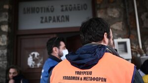 Κλιμάκια του υπ. Υποδομών και μηχανικοί ελέγχουν τα κτίρια στη νότια Εύβοια