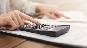 Εφορία: Ποιες φορολογικές υποχρεώσεις θα πρέπει να τακτοποιήσετε μέχρι την Πέμπτη