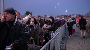 Η Πολωνία σχεδιάζει να χρεώνει τους Ουκρανούς πρόσφυγες για τη στέγαση και σίτιση που τους παρέχει