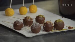 Λαχταριστά τρουφάκια πορτοκαλιού και σπιτικό κοκ