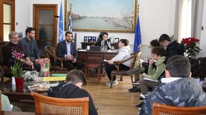 Μαθητές του 1ου Πειραματικού Γυμνασίου Χανίων πήραν συνέντευξη από τον Δήμαρχο