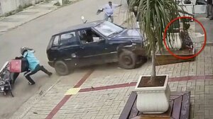 Βίντεο σοκ: Οδηγός στην Βραζιλία παρασύρει 5χρονη και την πετάει σε τζαμαρία