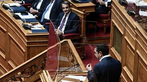 Η απάντηση του Μαξίμου στον Τσίπρα: "Ας τολμήσει να προβεί σε πρόταση μομφής"