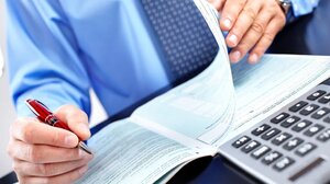 ΑΑΔΕ προς οφειλέτες: Ρύθμιση ή κατασχέσεις