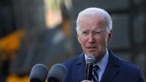 Biden: Πήγε να τραγουδήσει το happy birthday και ξέχασε το όνομα της εορτάζουσας