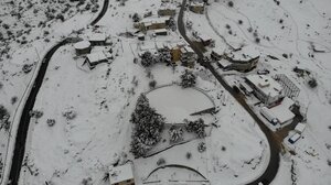 Τα χιονισμένα Ανώγεια από ψηλά