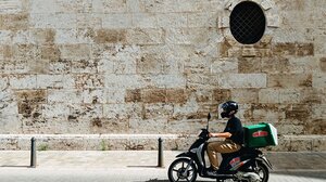 Οι διανομείς των Χανίων για τις συνθήκες δουλειάς κάτω από υψηλές θερμοκρασίες