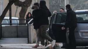 «Καίει» τον Μίχο η 12χρονη: «Αυτός με έστελνε στα γραφεία τους»