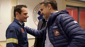 "Είμαστε βαθιά υπόχρεοι" - Την 1η ΕΜΑΚ στην Ελευσίνα επισκέφθηκε ο Κ. Μητσοτάκης