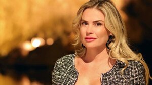 Γυμνές φωτογραφίες "καίνε" γνωστή αντιδήμαρχο