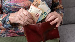 Εφάπαξ επίδομα έως 300 ευρώ στους συνταξιούχους με προσωπική διαφορά