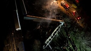 «Μακελειό από τη σύγκρουση τρένων»: Τα διεθνή ΜΜΕ για την τραγωδία στα Τέμπη