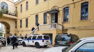 Της επιτέθηκε, τη χτύπησε και της άρπαξε το μωρό!