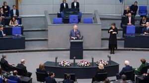 Κάρολος Γ': Ο πρώτος μονάρχης που απευθύνεται στην Bundestag