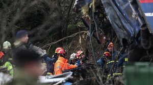 Τέμπη: "Θα αρκούσαν δύο λέξεις, αλλά κανείς δεν τις είπε" για να αποφευχθεί η τραγωδία