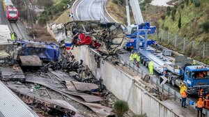 Τέμπη: Τι είπε στην απολογία του ο σταθμάρχης – Οι κρίσιμες συνομιλίες το μοιραίο βράδυ
