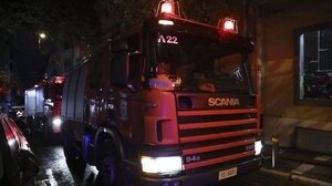 Φωτιά στα Καμίνια Αττικής – Κάηκε ολοσχερώς ψητοπωλείο