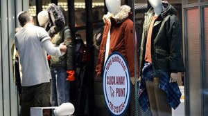 Σφοδρές αντιδράσεις για τη λειτουργία των καταστημάτων τις Κυριακές 