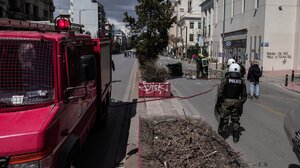 Νέα επεισόδια έξω από το Oικονομικό Πανεπιστήμιο Αθηνών