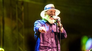 Βγήκε από το νοσοκομείο ο Διονύσης Σαββόπουλος